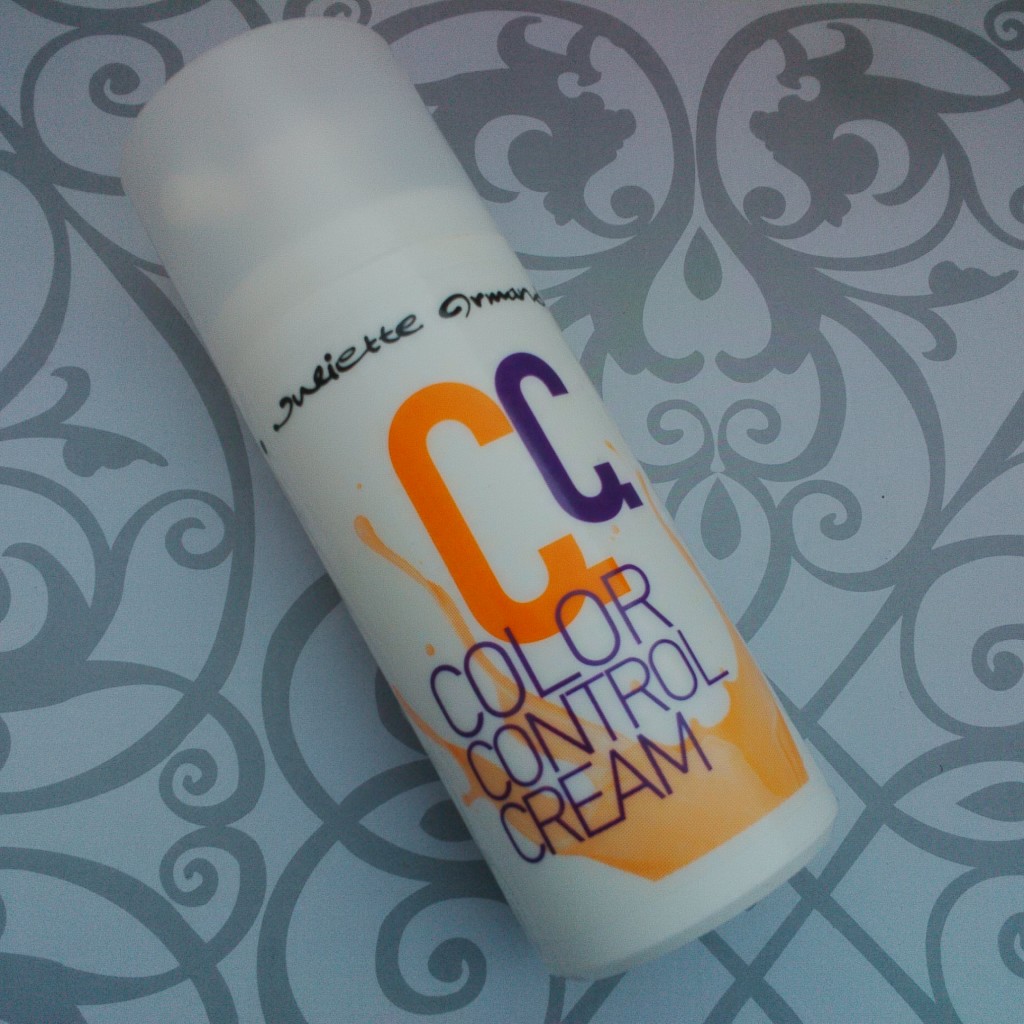'Cream that repairs skin tone (Color Control) with multiple action.'